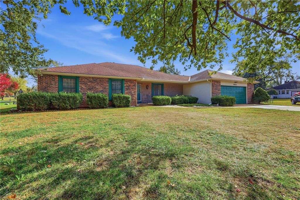 19455 Metcalf Avenue, Stilwell, KS: listing photo 3