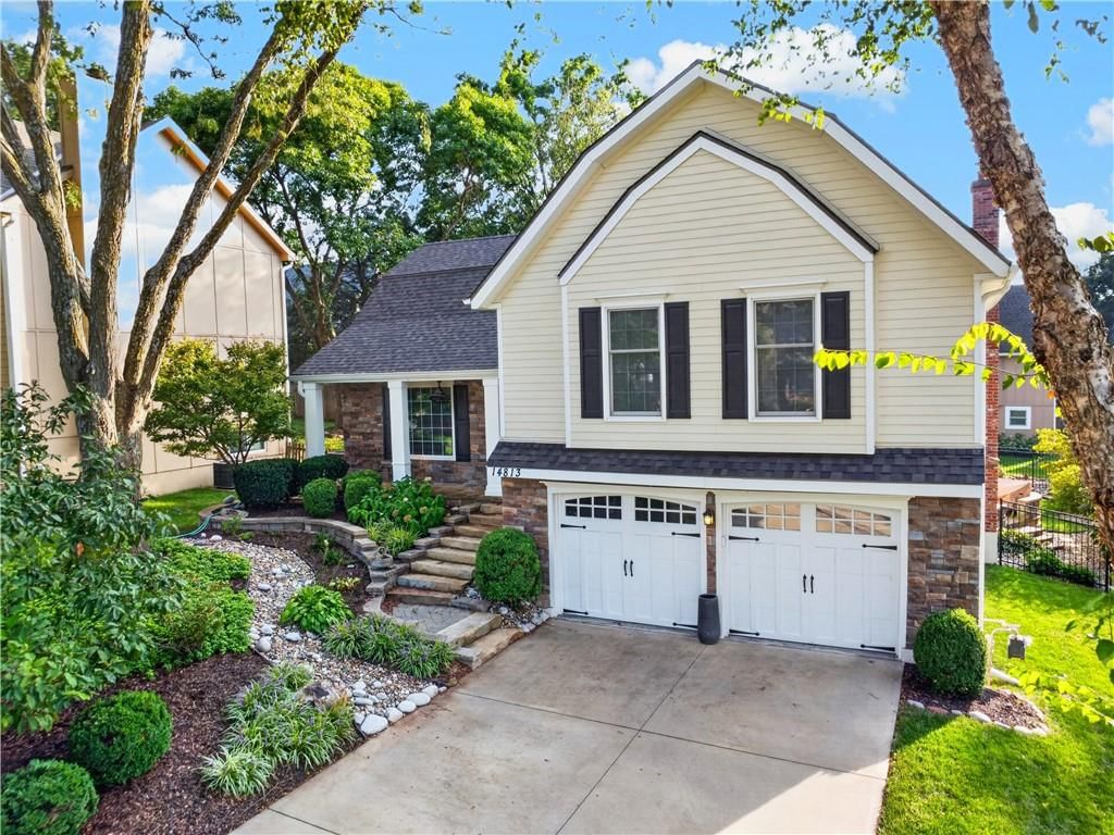 Photo 3 of 32 - 14813 W 83rd Terrace, Lenexa, KS 66215