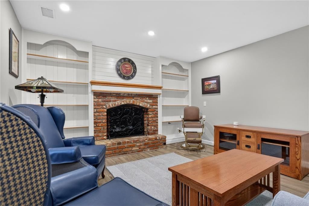 Photo 23 of 32 - 14813 W 83rd Terrace, Lenexa, KS 66215
