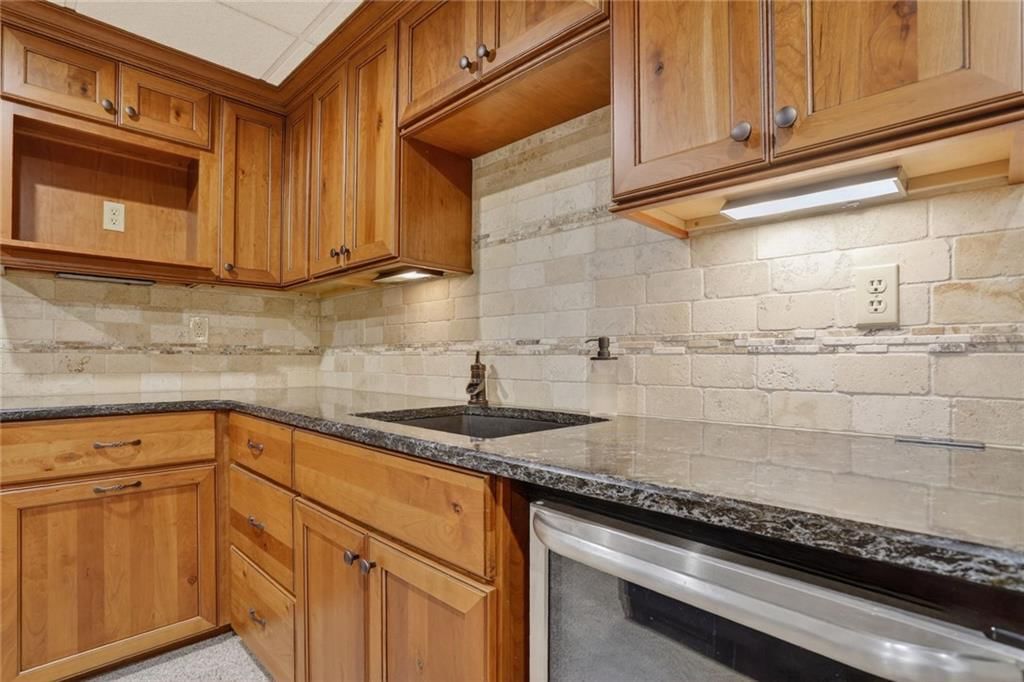 Wet bar at 14813 W 83rd Terrace, Lenexa, KS 66215