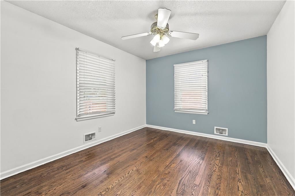 Photo 8 of 28 - 12004 E 48th Street S, Kansas City, MO 64133