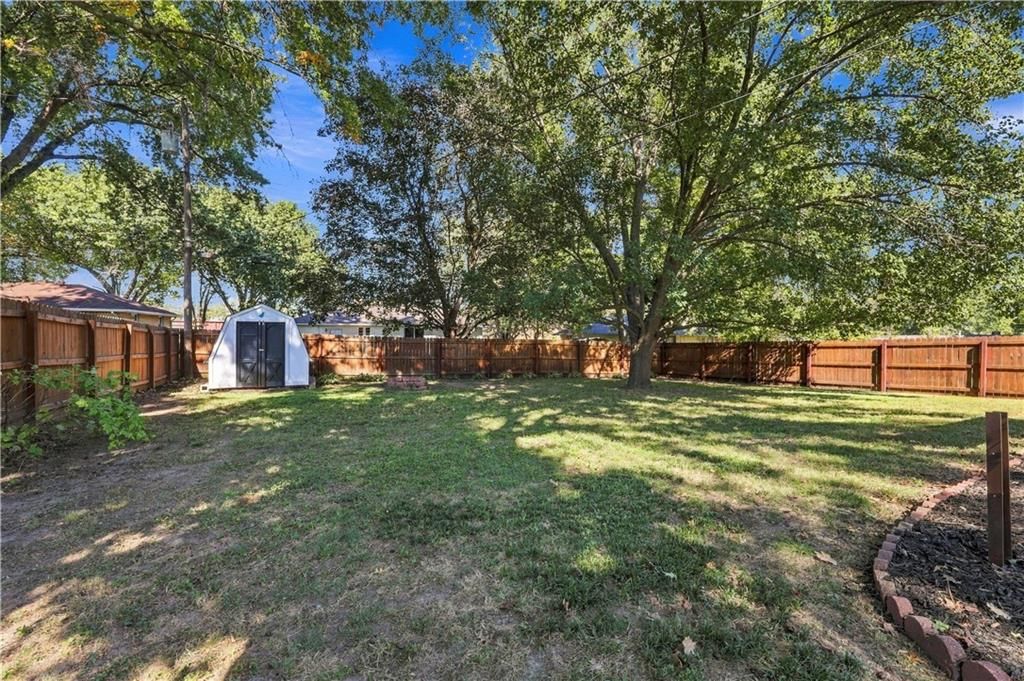 Photo 23 of 28 - 12004 E 48th Street S, Kansas City, MO 64133