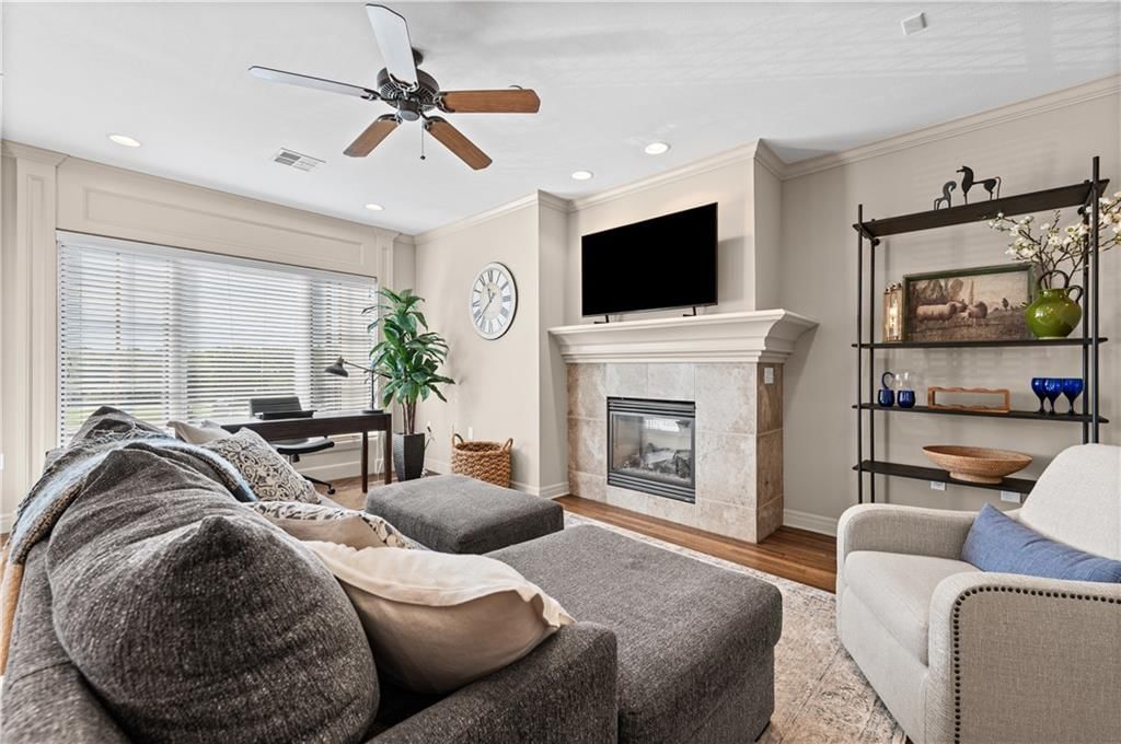 10531 Mission Road, Leawood, KS: listing photo 3