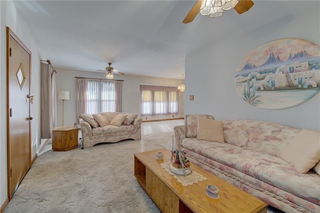 Chandelier at 3003 Ruby Avenue, Kansas City, KS 66106