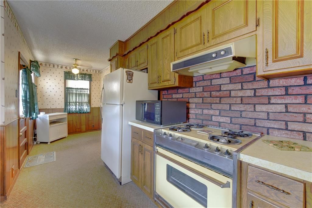 Mixed-finish appliances at 3003 Ruby Avenue, Kansas City, KS 66106