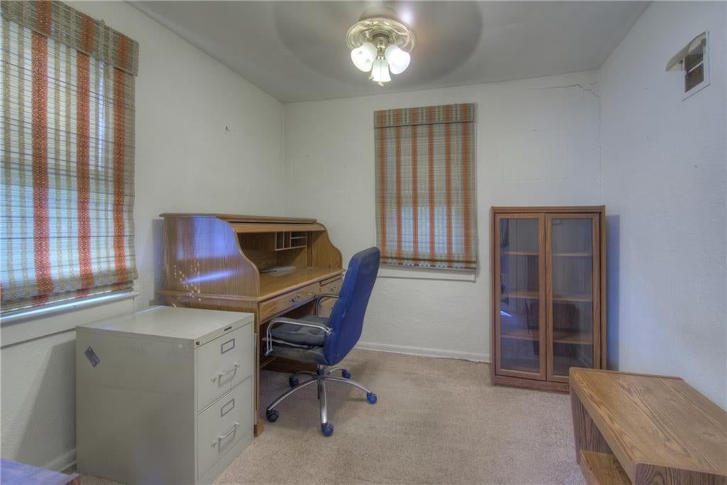 Photo 18 of 34 - 3003 Ruby Avenue, Kansas City, KS 66106