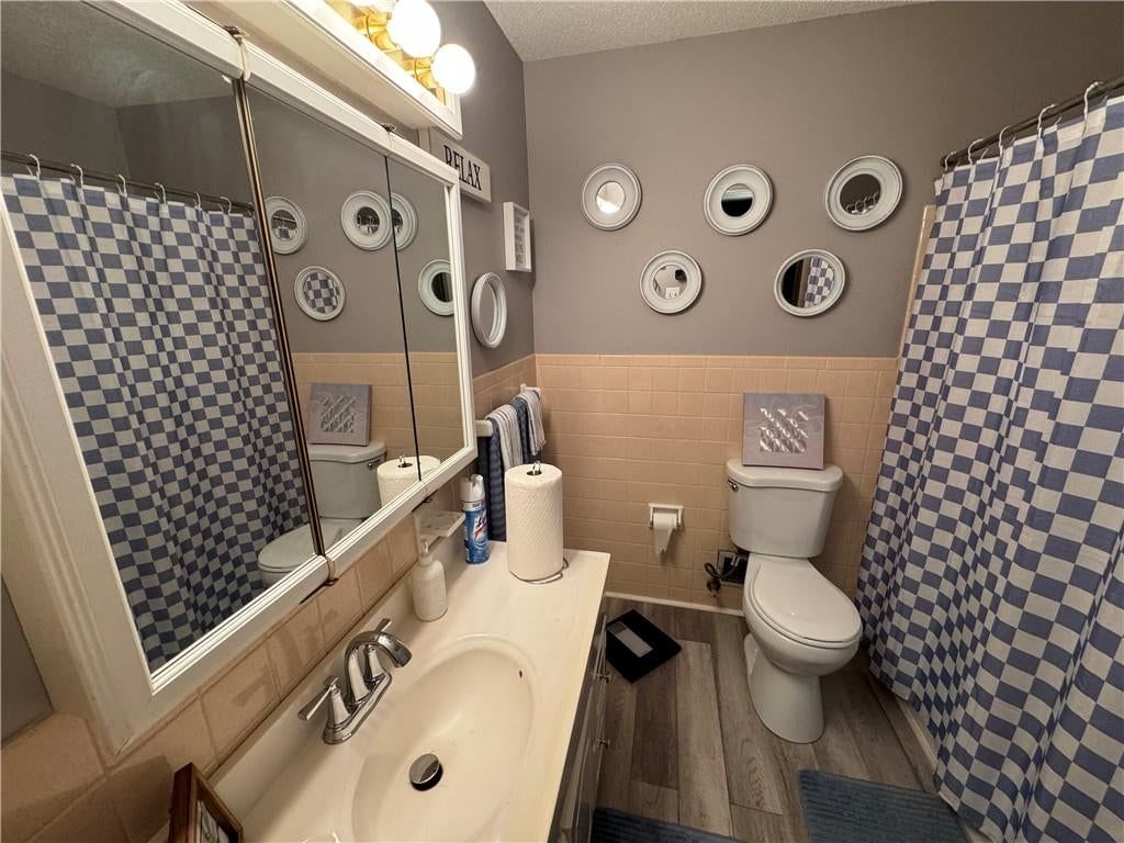 Photo 7 of 16 - 8916 E 57th Street, Raytown, MO 64133