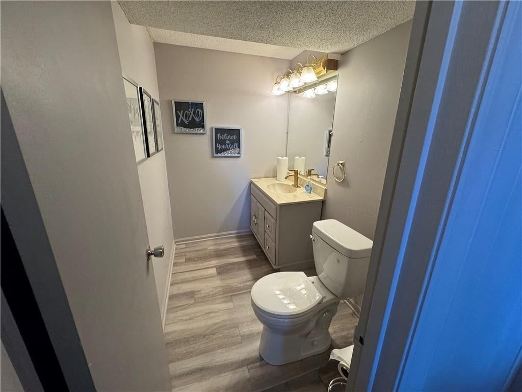 Photo 10 of 16 - 8916 E 57th Street, Raytown, MO 64133
