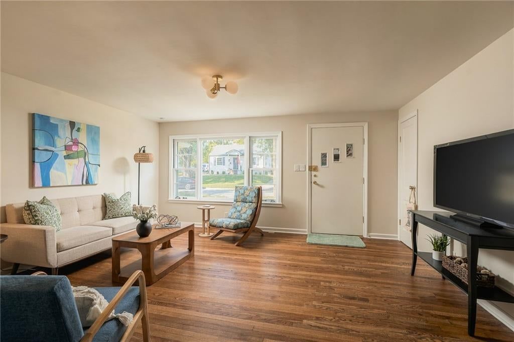Photo 4 of 46 - 405 W 86th Terrace, Kansas City, MO 64114