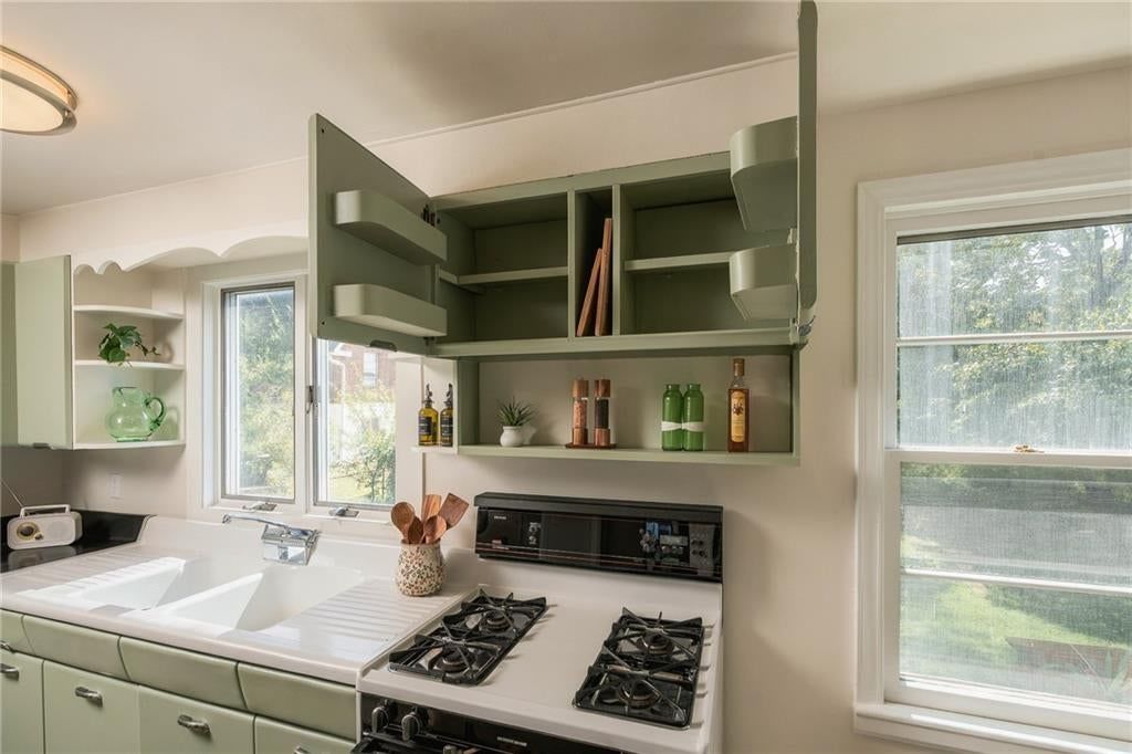 Photo 21 of 46 - 405 W 86th Terrace, Kansas City, MO 64114