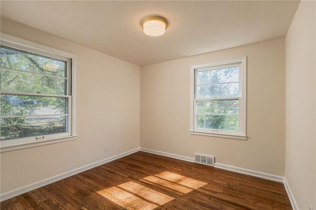 Photo 26 of 46 - 405 W 86th Terrace, Kansas City, MO 64114