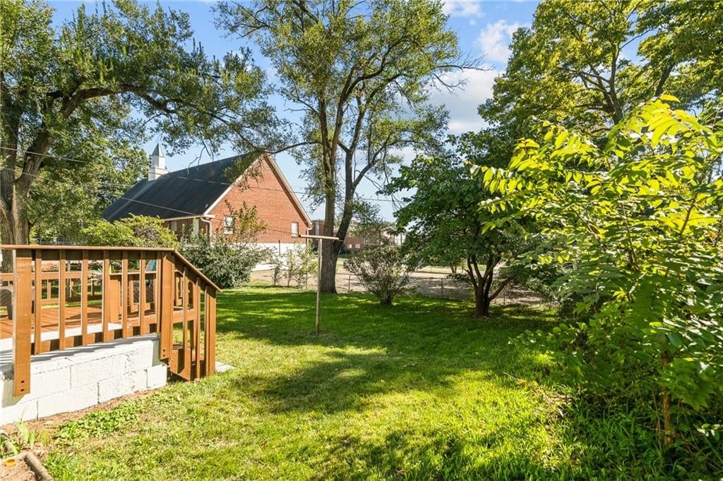 Photo 32 of 46 - 405 W 86th Terrace, Kansas City, MO 64114