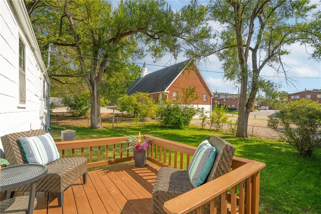 Photo 33 of 46 - 405 W 86th Terrace, Kansas City, MO 64114