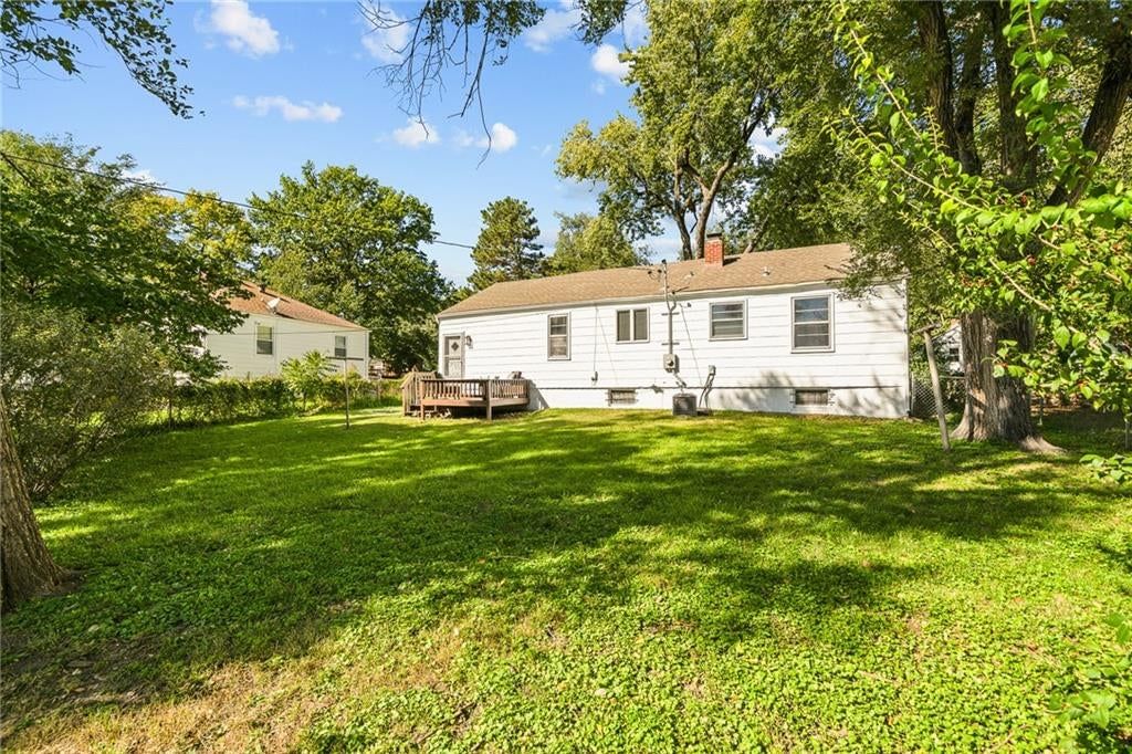 Photo 35 of 46 - 405 W 86th Terrace, Kansas City, MO 64114