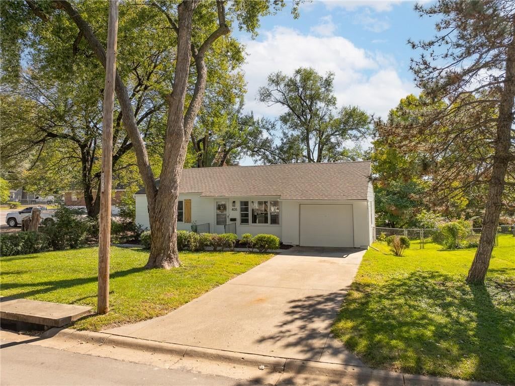 Photo 37 of 46 - 405 W 86th Terrace, Kansas City, MO 64114