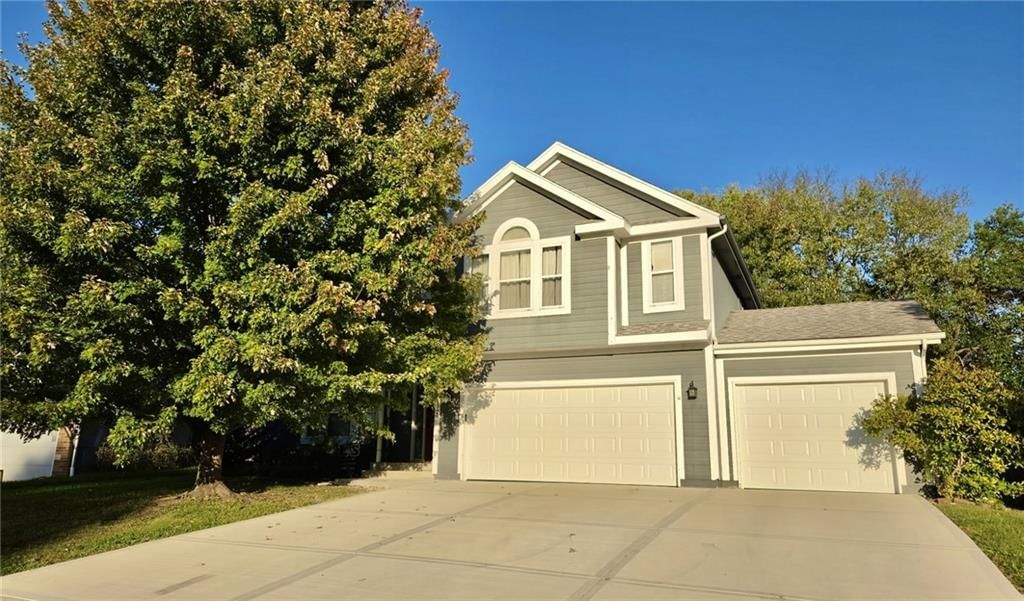 1329 SE Dalton Drive, Lee's Summit, MO