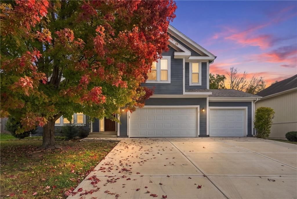 1329 SE Dalton Drive, Lee's Summit, MO: listing photo 3