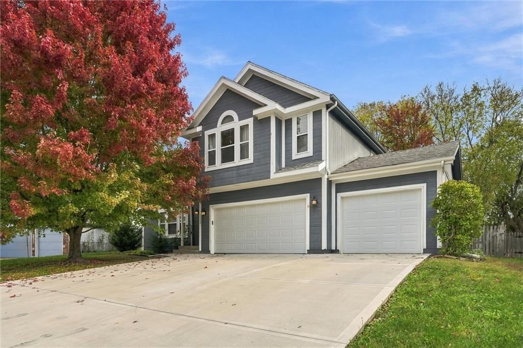 1329 SE Dalton Drive, Lee's Summit, MO