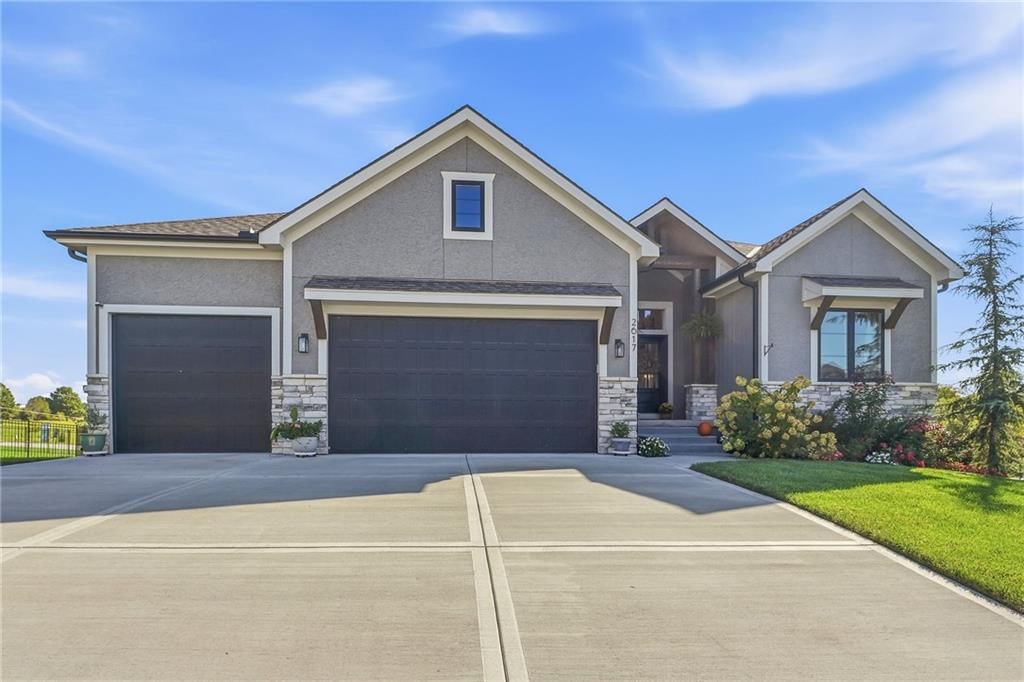 2617 NE Amanda Lane, Blue Springs, MO: listing photo 3