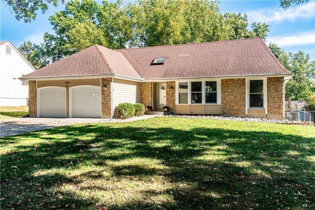 10003 N Charlotte Street, Kansas City, MO: listing photo 2