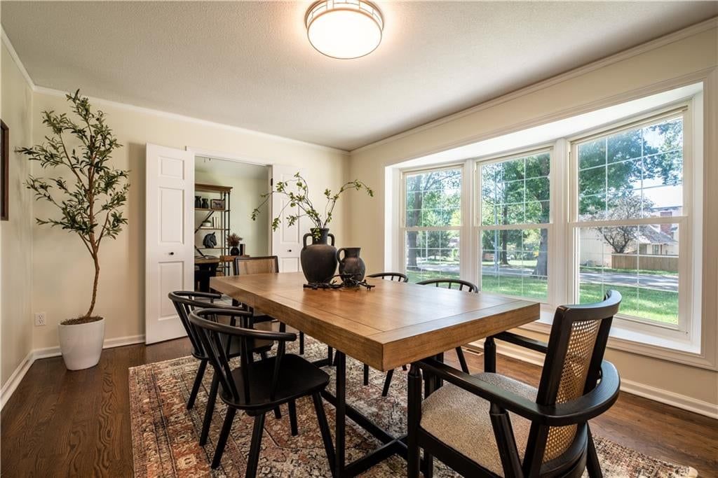 Photo 5 of 34 - 10003 N Charlotte Street, Kansas City, MO 64155