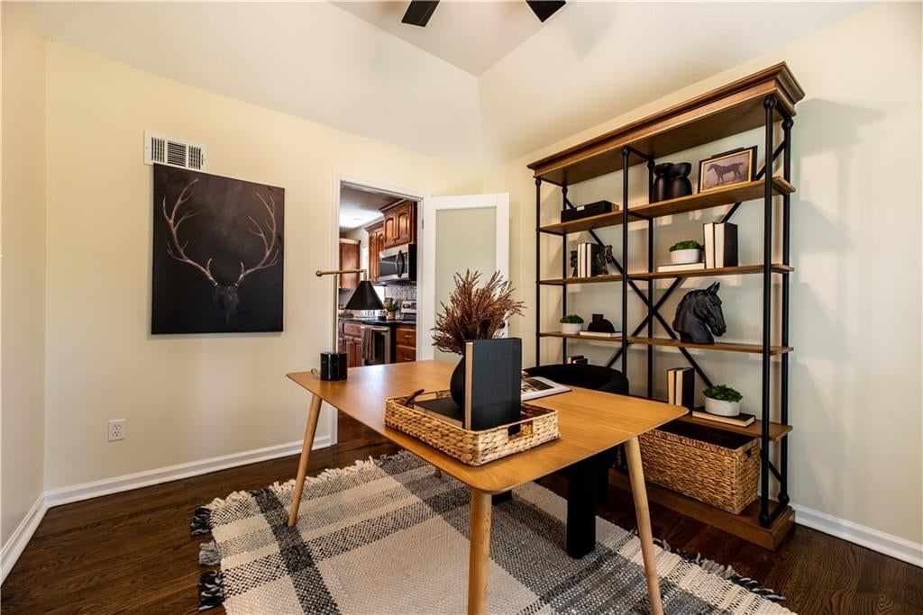 Photo 7 of 34 - 10003 N Charlotte Street, Kansas City, MO 64155