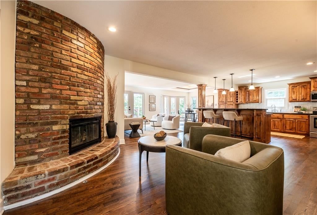 Photo 8 of 34 - 10003 N Charlotte Street, Kansas City, MO 64155