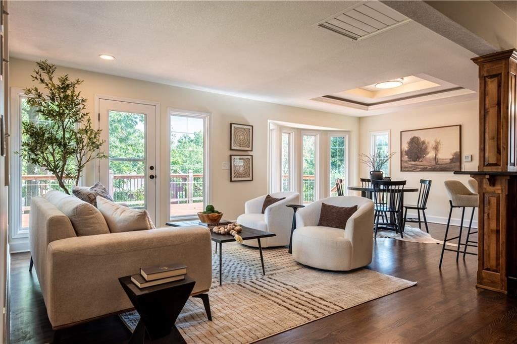 Photo 9 of 34 - 10003 N Charlotte Street, Kansas City, MO 64155