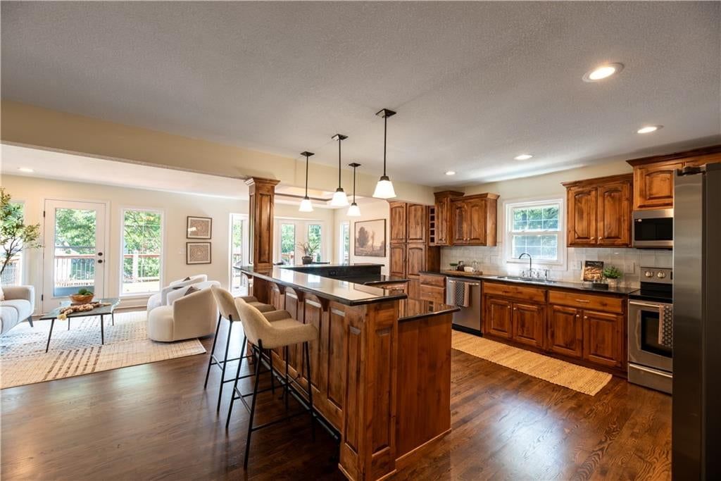 Photo 13 of 34 - 10003 N Charlotte Street, Kansas City, MO 64155