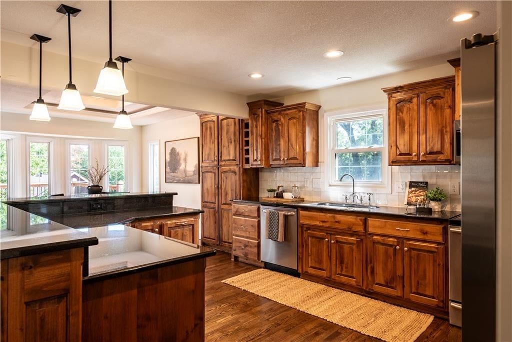Photo 16 of 34 - 10003 N Charlotte Street, Kansas City, MO 64155