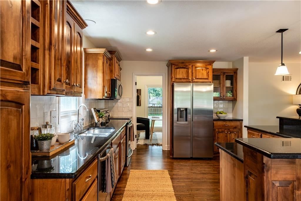 Photo 17 of 34 - 10003 N Charlotte Street, Kansas City, MO 64155
