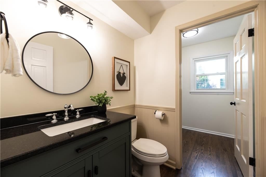 Photo 19 of 34 - 10003 N Charlotte Street, Kansas City, MO 64155