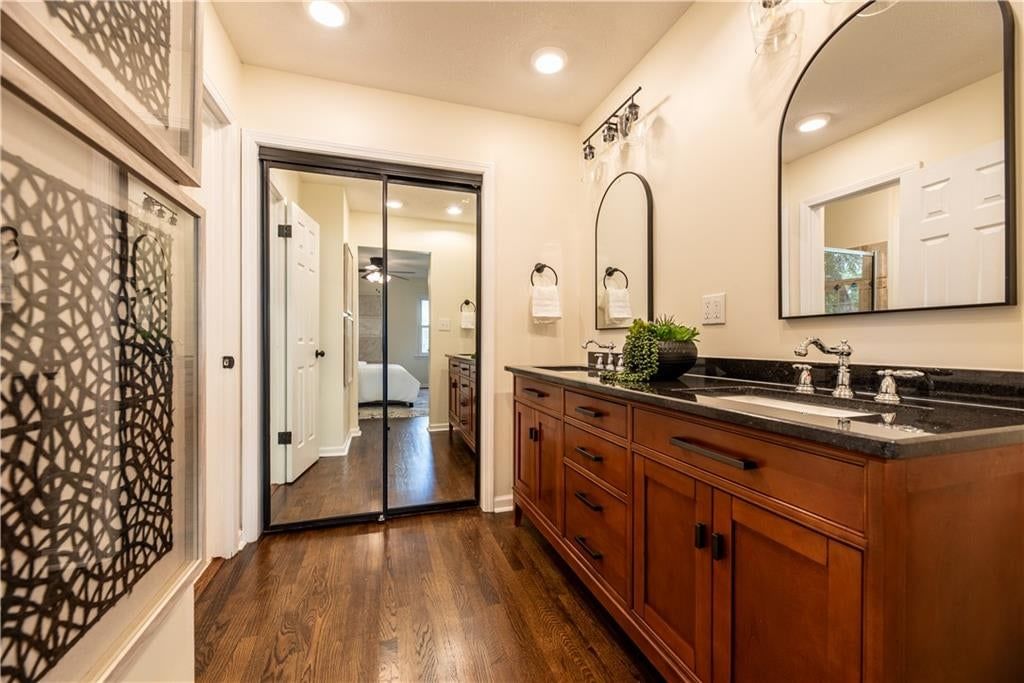 Photo 22 of 34 - 10003 N Charlotte Street, Kansas City, MO 64155