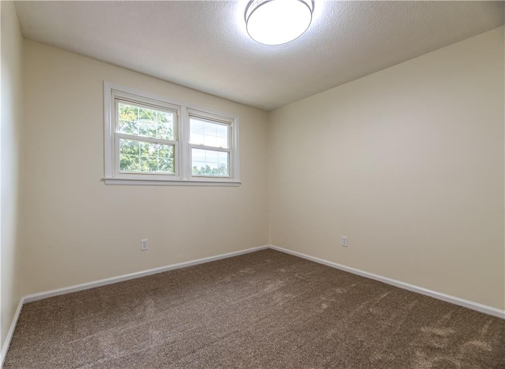 Photo 23 of 34 - 10003 N Charlotte Street, Kansas City, MO 64155