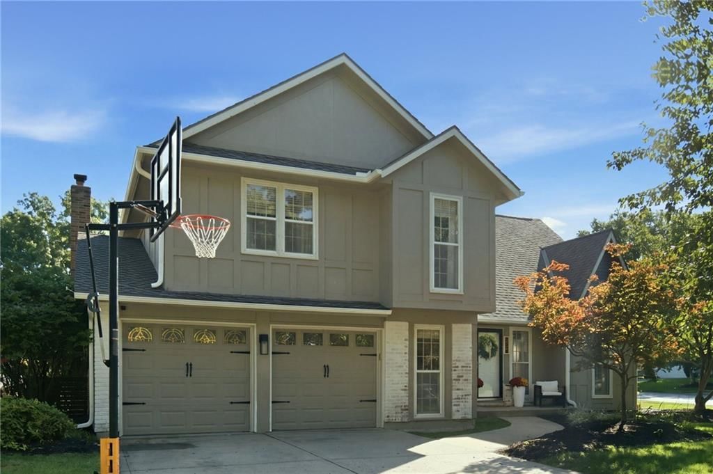 206 NE Shoreview Drive, Lee's Summit, MO: listing photo 2