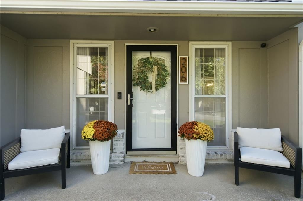 Covered front porch at 206 NE Shoreview Drive, Lee's Summit, MO 64064
