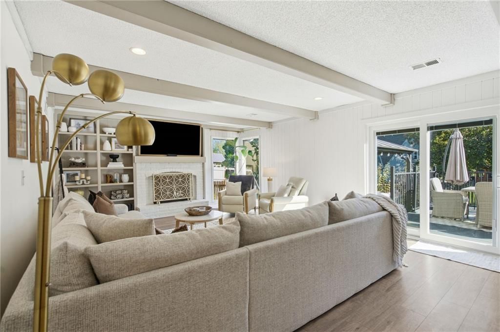 Staircase at 206 NE Shoreview Drive, Lee's Summit, MO 64064