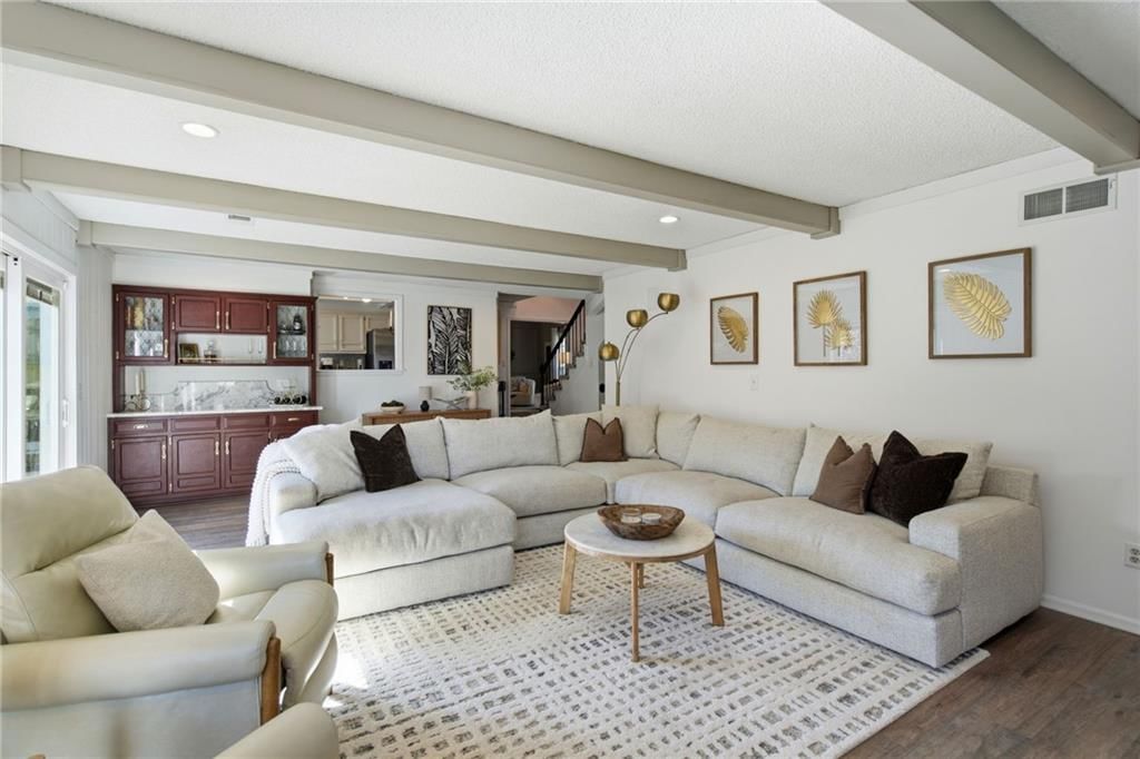 Photo 10 of 42 - 206 NE Shoreview Drive, Lee's Summit, MO 64064