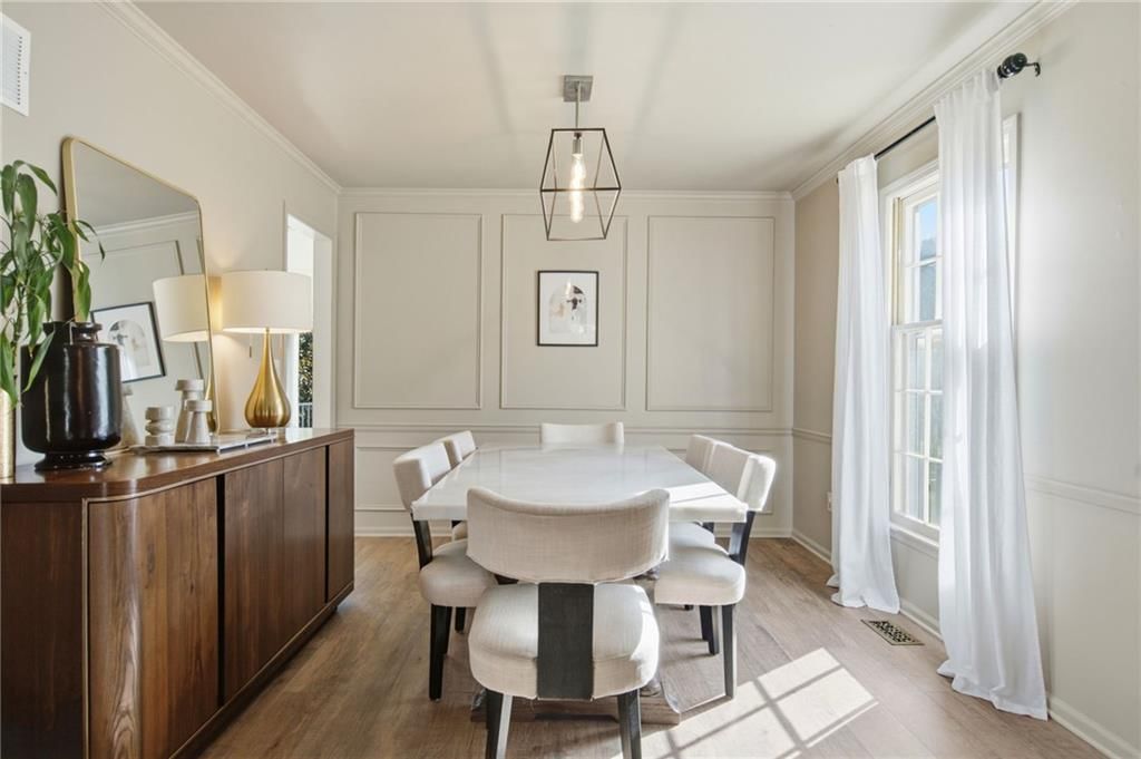 Photo 14 of 42 - 206 NE Shoreview Drive, Lee's Summit, MO 64064