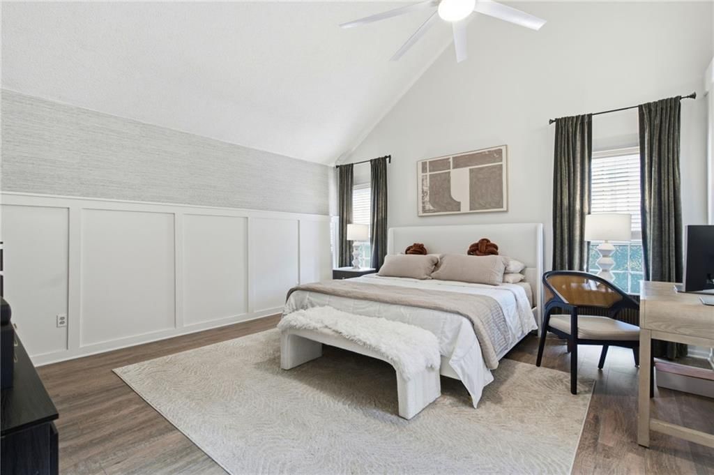 Tall ceilings and wainscoting or board and batten at 206 NE Shoreview Drive, Lee's Summit, MO 64064
