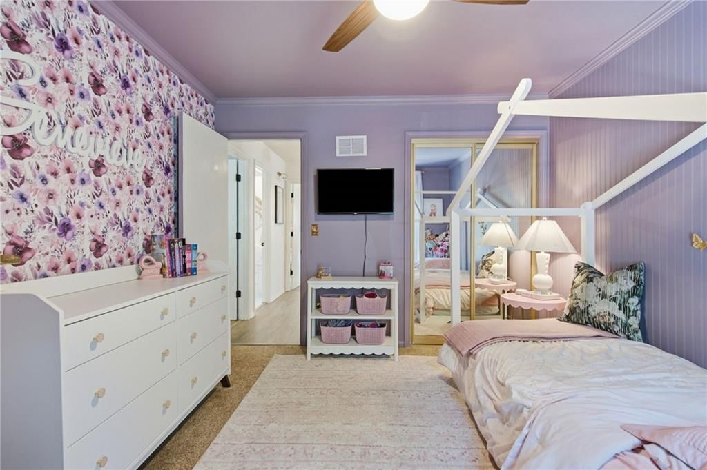 Photo 26 of 42 - 206 NE Shoreview Drive, Lee's Summit, MO 64064