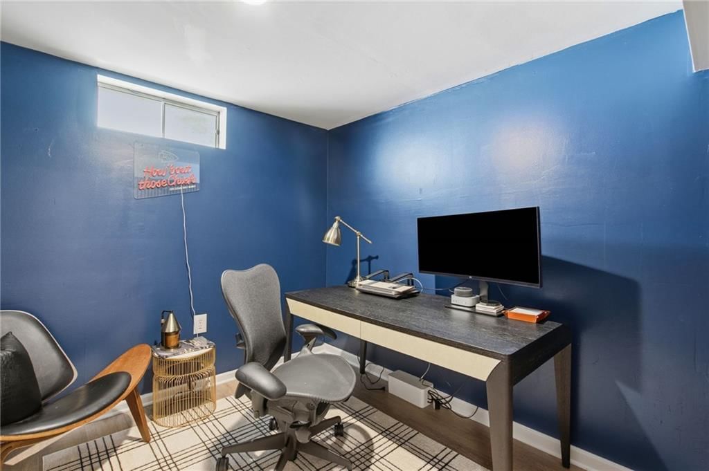 Home office at 206 NE Shoreview Drive, Lee's Summit, MO 64064