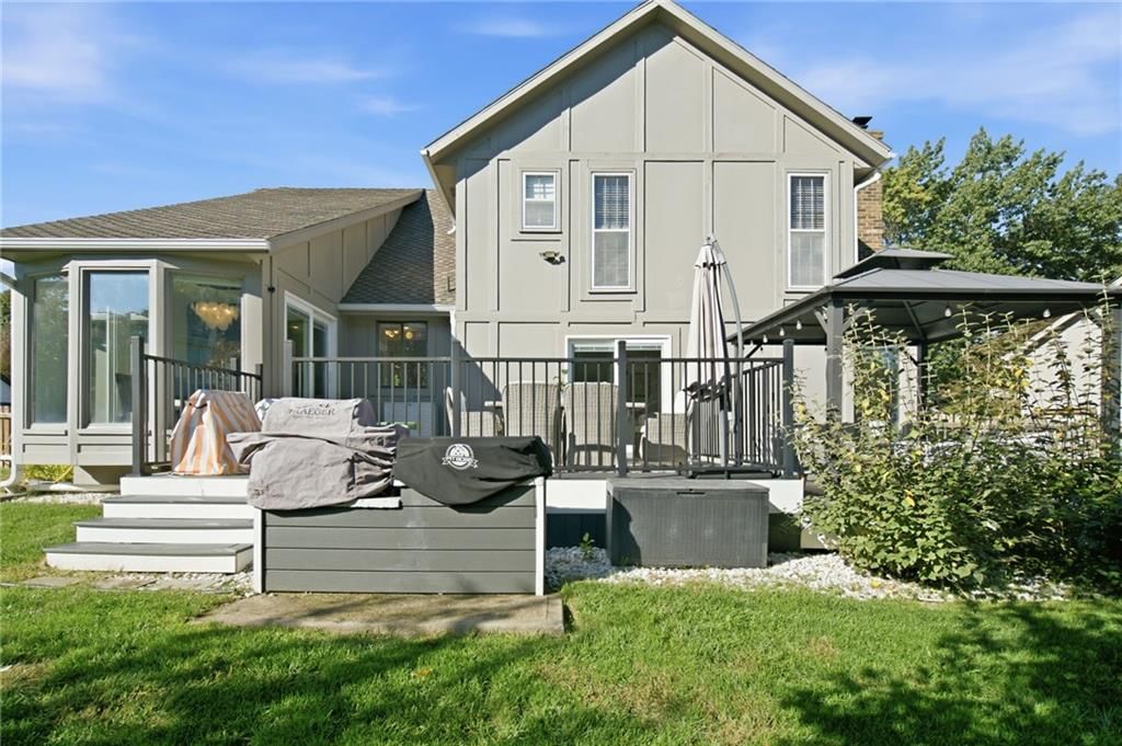Photo 33 of 42 - 206 NE Shoreview Drive, Lee's Summit, MO 64064