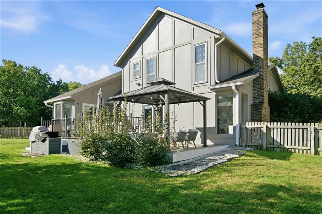 Photo 35 of 42 - 206 NE Shoreview Drive, Lee's Summit, MO 64064