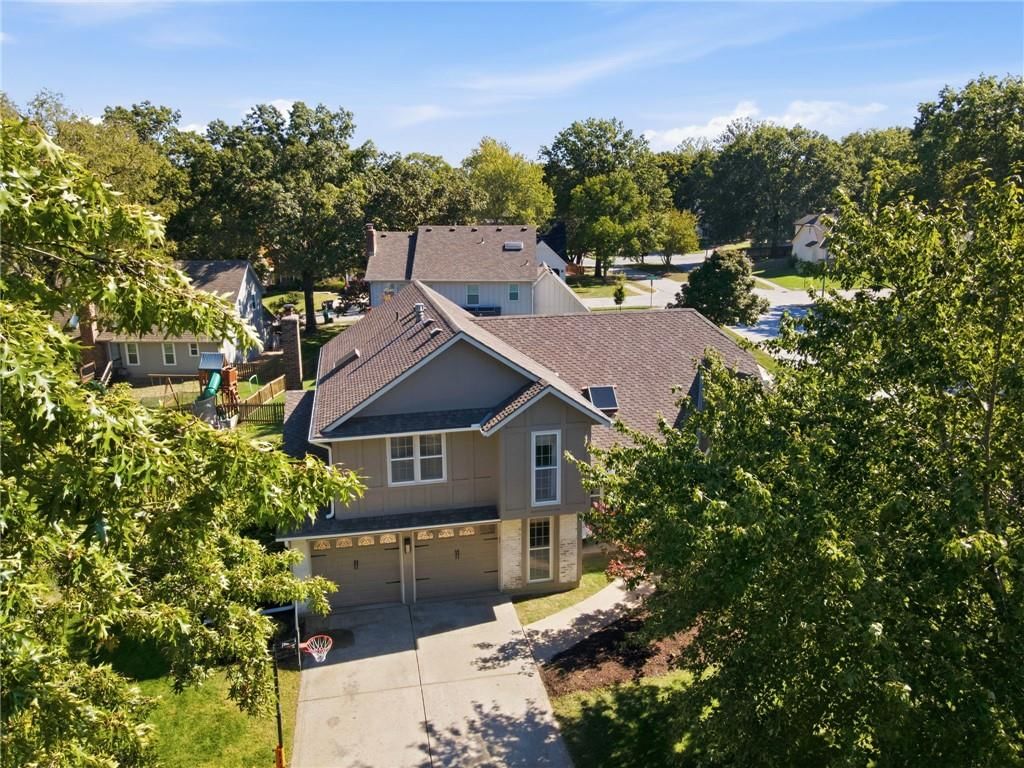 Photo 36 of 42 - 206 NE Shoreview Drive, Lee's Summit, MO 64064