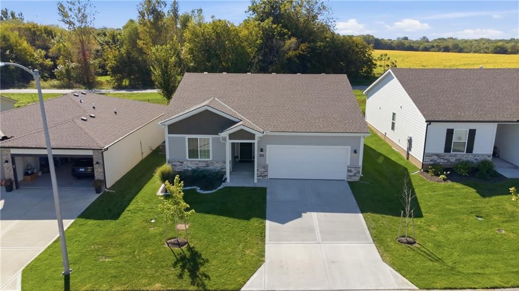 20909 W 190th Place, Spring Hill, KS: listing photo 3