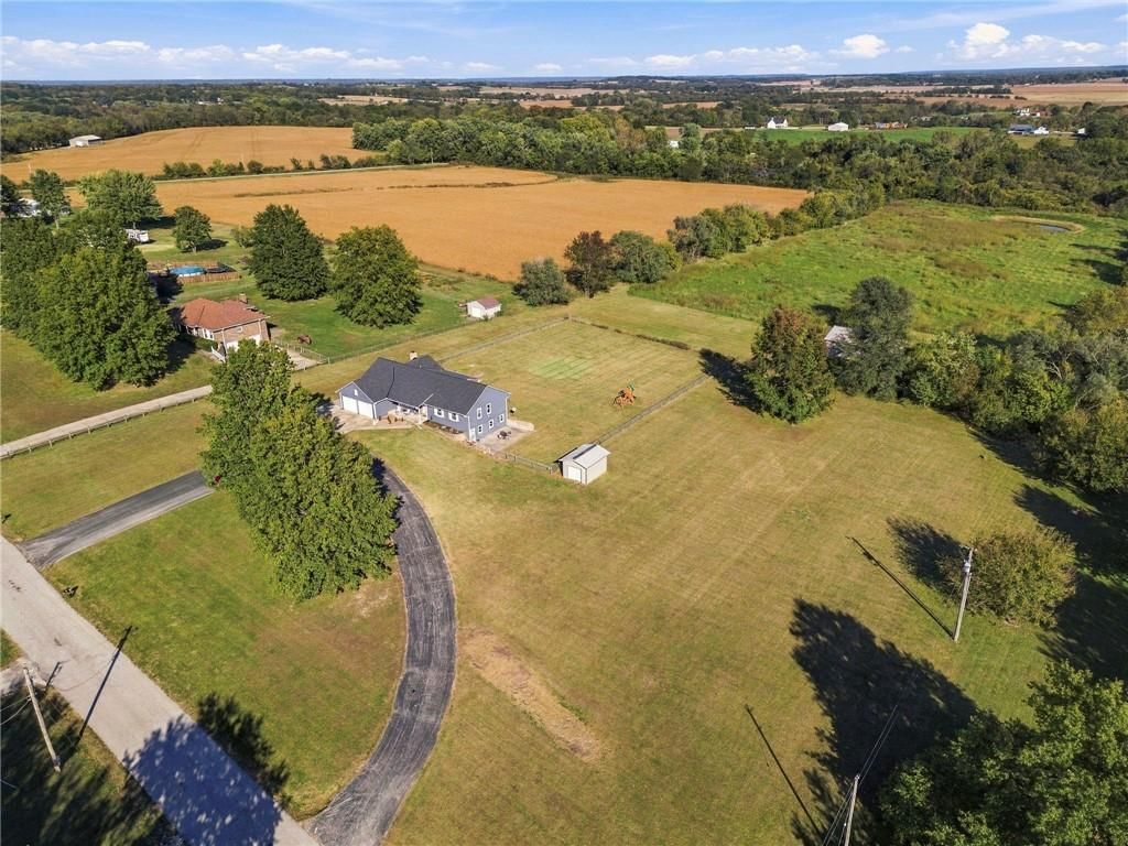 1421 N Elsea Smith Road, Independence, MO: listing photo 2