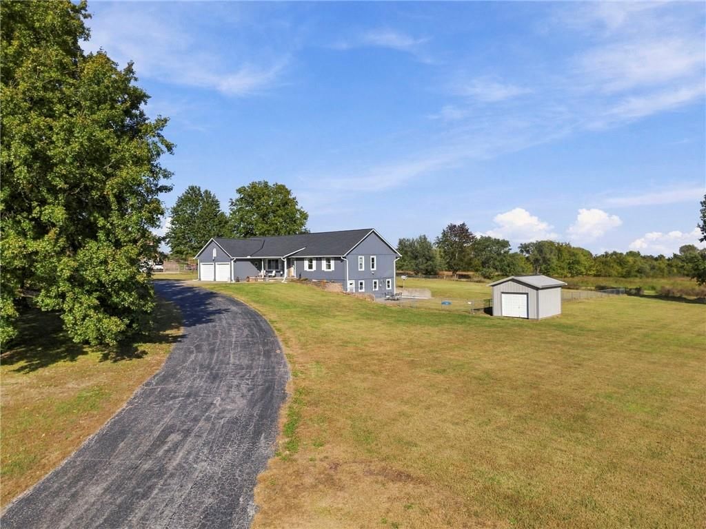1421 N Elsea Smith Road, Independence, MO: listing photo 3