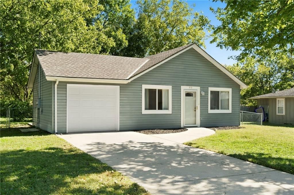440 N Pine Street, Olathe, KS: listing photo 2