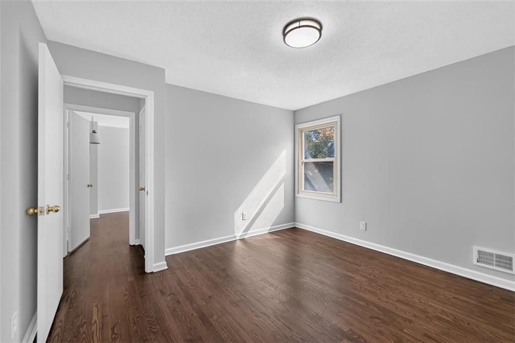 Photo 10 of 29 - 3211 Berry Road, Kansas City, KS 66106
